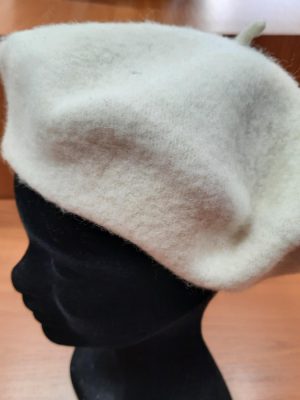 ŽENSKA BARETKA BEŽ